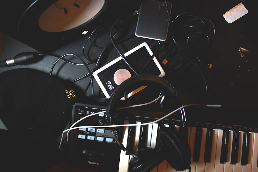 Photo Image: Piano keyboard